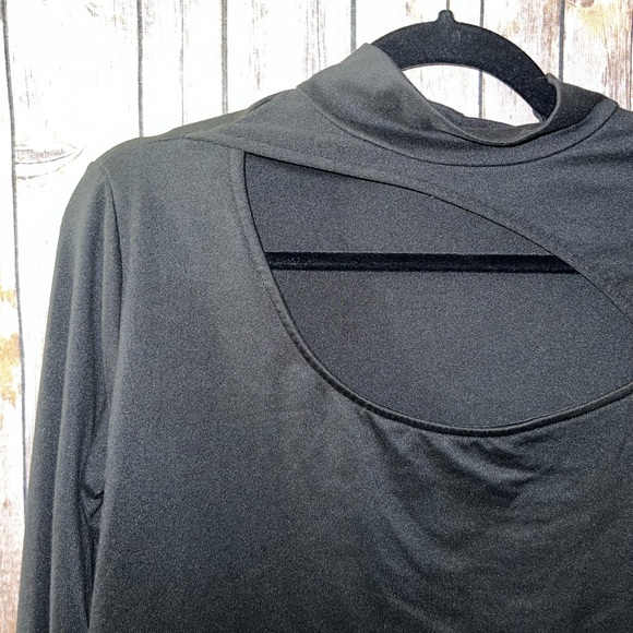 Mood Brand long sleeve open neck crop top, size XL - Picture 2 of 8